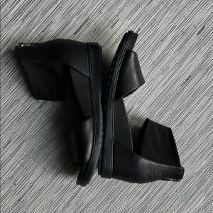 Eileen Fisher Black Leather Sandals - Size 6